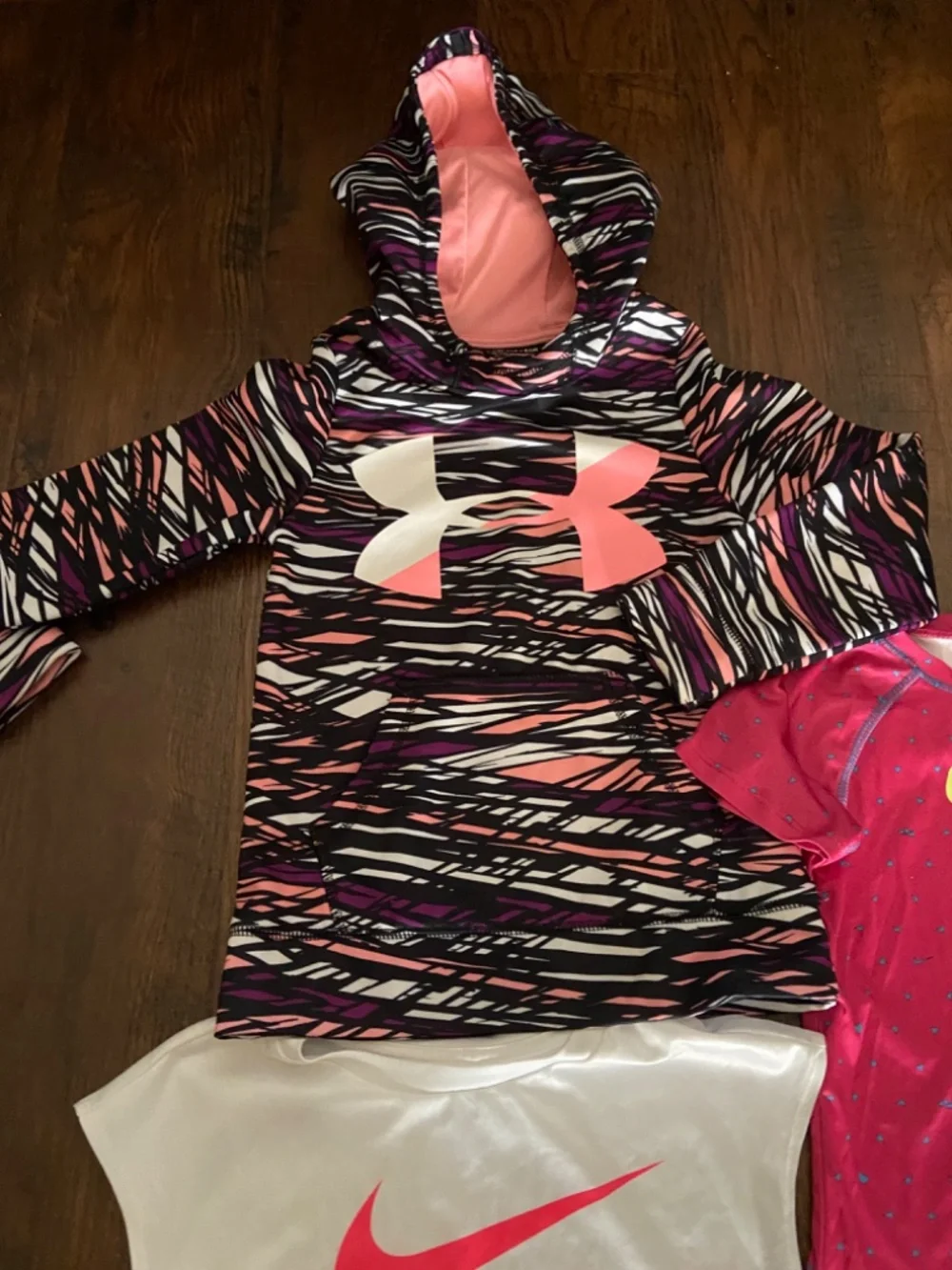 Two Nike t-shirts 5-7yo White pink